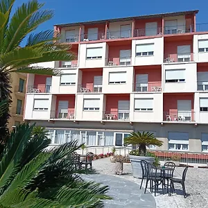 hotel-robinia.hotelitalianriviera.com/